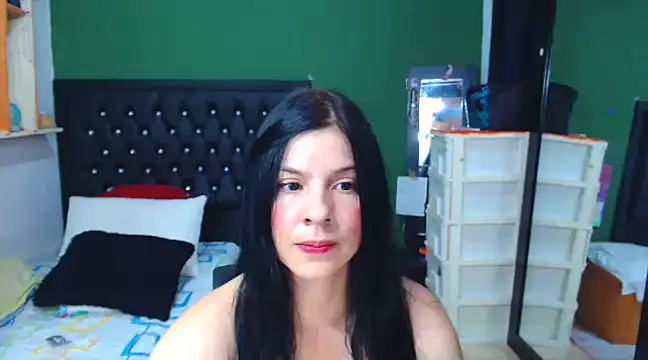 Estefani 32 online show from 12/20/24, 08:23