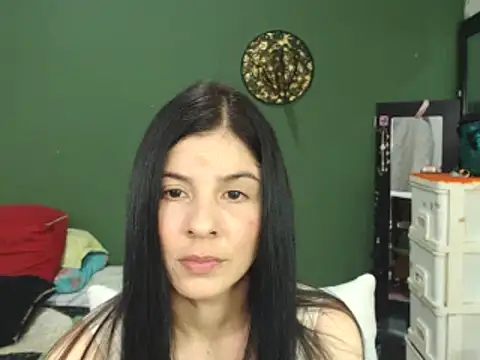 Estefani 32 online show from 01/12/25, 07:42