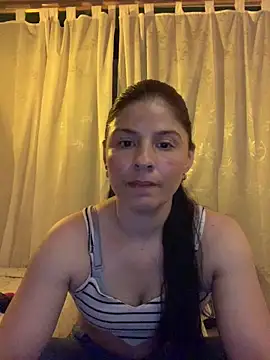 Estefani 32 online show from 05/13/26, 01:47