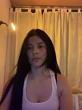 Estefani 32 online show from 05/17/26, 05:31