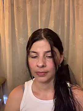 Estefani 32 online show from 05/21/26, 08:49