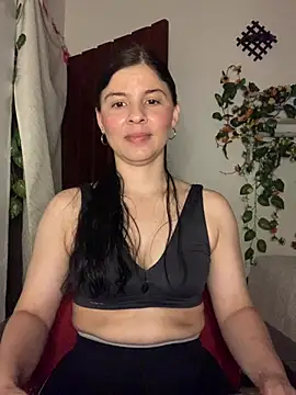 Estefani 32 online show from 07/10/26, 12:15
