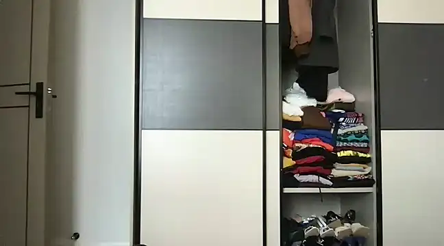 Snapshot of choco_petite chatting on 03/08/25, 06:43 choco petite online show from 03/08/25, 06:43