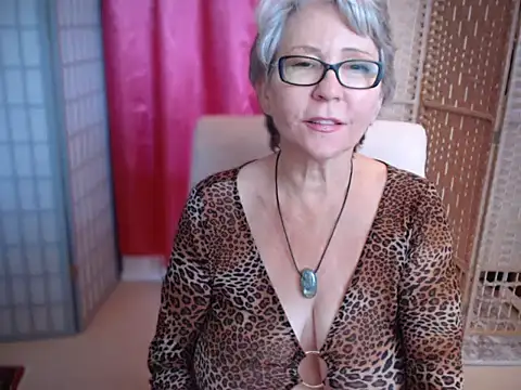 Snapshot of petradaniels chatting on 09/29/25, 05:29 petradaniels online show from 09/29/25, 05:29