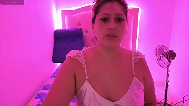 Nazlyy30 online show from 10/06/25, 07:28