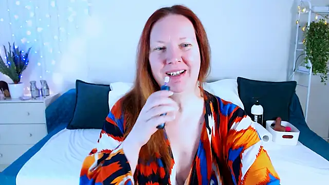 Snapshot of GoddessLara chatting on 11/03/25, 11:48 GoddessLara online show from 11/03/25, 11:48