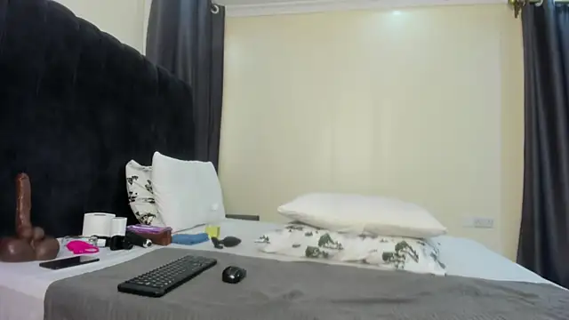 Naughty Linda online show from 02/17/25, 09:35