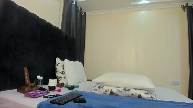 Naughty Linda online show from 02/22/25, 07:14