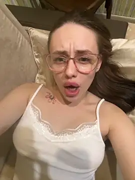 Snapshot of Lisaaan chatting on 10/08/25, 11:13 Lisaaan online show from 10/08/25, 11:13