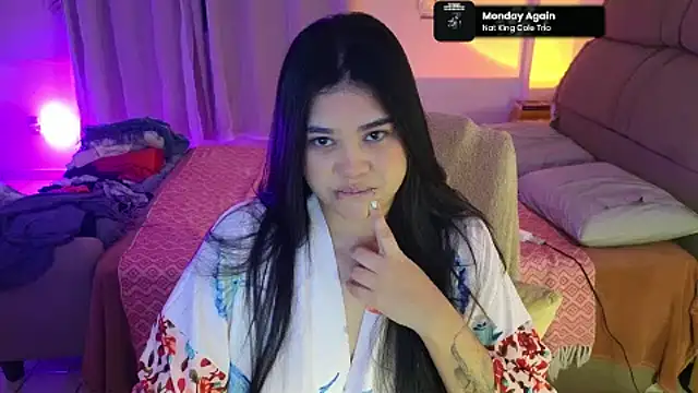 Snapshot of feluriana chatting on 05/19/26, 02:07 feluriana online show from 05/19/26, 02:07