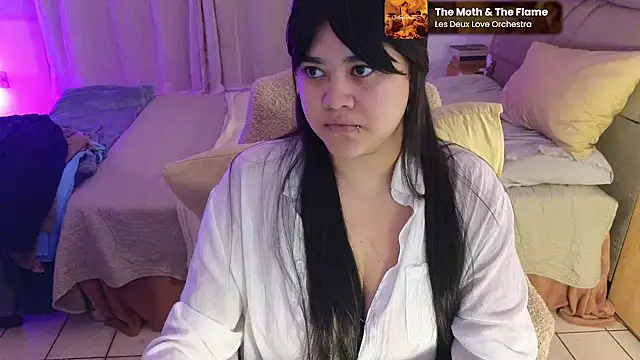 Snapshot of feluriana chatting on 06/02/26, 12:34 feluriana online show from 06/02/26, 12:34