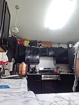 Snapshot of ScarletCallings420 chatting on 12/21/24, 02:30 ScarletCallings420 online show from 12/21/24, 02:30