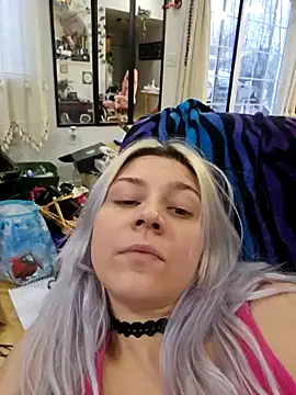 Snapshot of ScarletCallings420 chatting on 12/23/24, 12:25 ScarletCallings420 online show from 12/23/24, 12:25