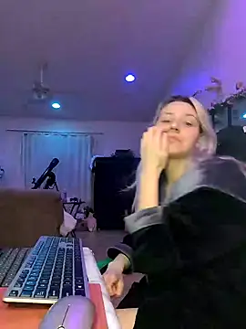 Snapshot of ScarletCallings420 chatting on 01/24/25, 03:55 ScarletCallings420 online show from 01/24/25, 03:55