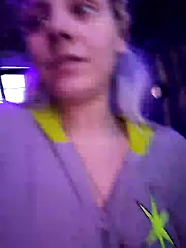 Snapshot of ScarletCallings420 chatting on 01/28/25, 08:04 ScarletCallings420 online show from 01/28/25, 08:04