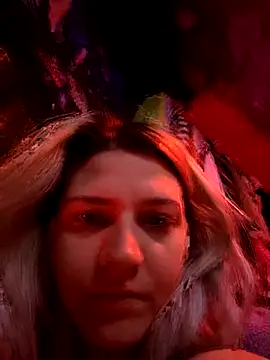 Snapshot of ScarletCallings420 chatting on 02/09/25, 02:18 ScarletCallings420 online show from 02/09/25, 02:18