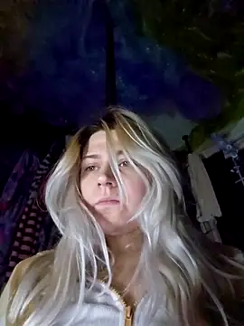 Snapshot of ScarletCallings420 chatting on 02/14/25, 04:41 ScarletCallings420 online show from 02/14/25, 04:41