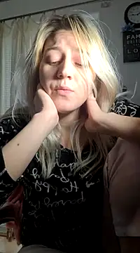 Snapshot of ScarletCallings420 chatting on 02/28/25, 06:09 ScarletCallings420 online show from 02/28/25, 06:09