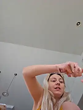 Snapshot of ScarletCallings420 chatting on 02/28/25, 10:50 ScarletCallings420 online show from 02/28/25, 10:50