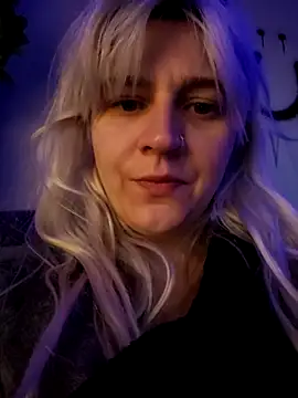 Snapshot of ScarletCallings420 chatting on 11/03/25, 05:25 ScarletCallings420 online show from 11/03/25, 05:25