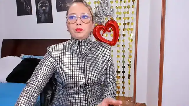 taylorhot70 online show from 06/12/26, 11:46