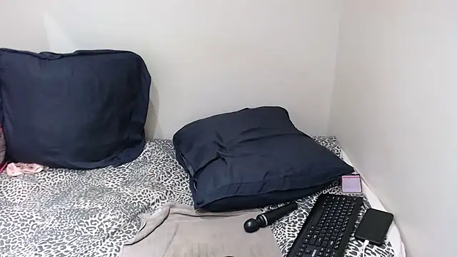 xGIANTEBONY30x online show from 01/28/25, 05:32