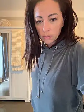 Snapshot of kymii chatting on 10/26/25, 06:30 kymii online show from 10/26/25, 06:30