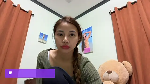 Snapshot of pinay6969 chatting on 11/10/25, 12:04 pinay6969 online show from 11/10/25, 12:04