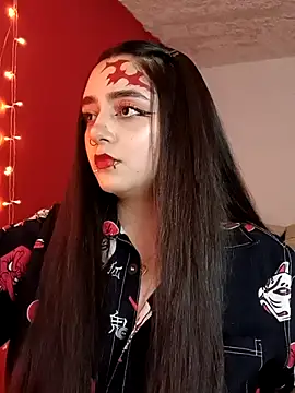 IvonneT online show from 10/31/25, 03:51