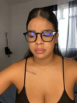 trianawhite online show from 12/28/24, 02:32