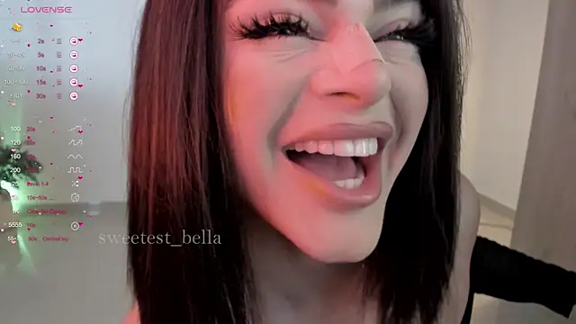 Snapshot of sweetest_bella chatting on 12/13/25, 07:53 sweetest bella online show from 12/13/25, 07:53