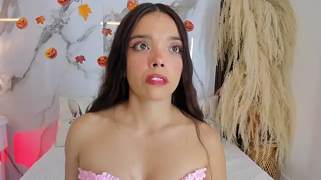 Snapshot of hannahill69 chatting on 10/29/25, 05:10 hannahill69 online show from 10/29/25, 05:10