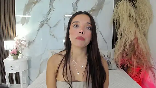 Snapshot of hannahill69 chatting on 11/12/25, 04:57 hannahill69 online show from 11/12/25, 04:57