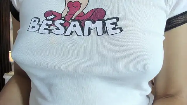 Snapshot of hannahill69 chatting on 12/01/25, 05:45 hannahill69 online show from 12/01/25, 05:45