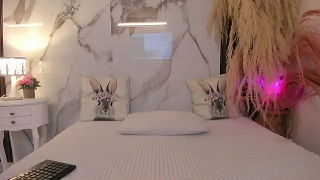 Snapshot of hannahill69 chatting on 12/02/25, 05:35 hannahill69 online show from 12/02/25, 05:35