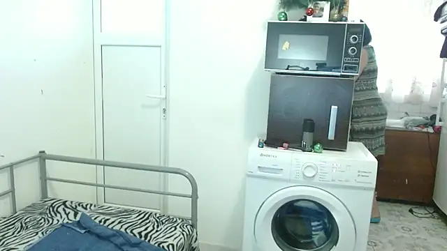 Snapshot of RidemerafSuzana chatting on 02/25/25, 01:28 RidemerafSuzana online show from 02/25/25, 01:28