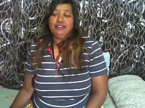 Snapshot of Mammabear_4u chatting on 12/15/24, 07:02 Mammabear 4u online show from 12/15/24, 07:02