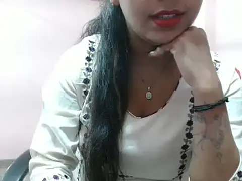 LovingPihu online show from 01/13/25, 05:33