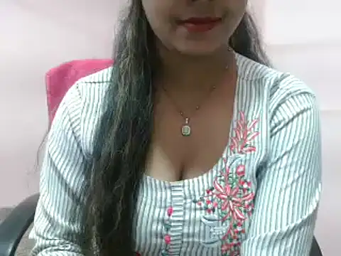LovingPihu online show from 02/07/25, 11:23