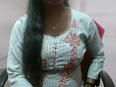 LovingPihu online show from 02/24/25, 12:16