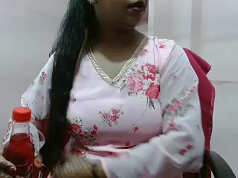 LovingPihu online show from 02/28/25, 04:54