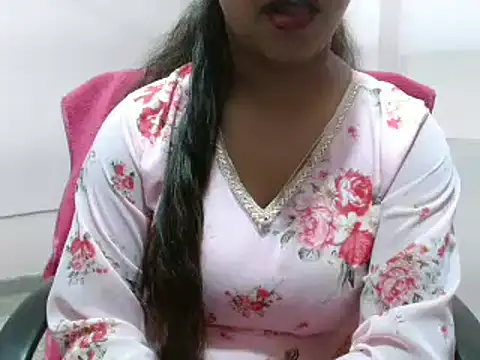 LovingPihu online show from 02/28/25, 11:03