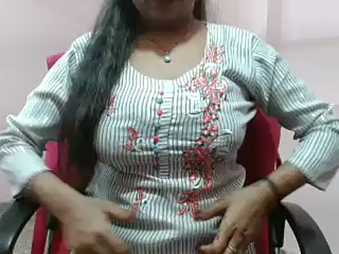LovingPihu online show from 03/03/25, 11:00