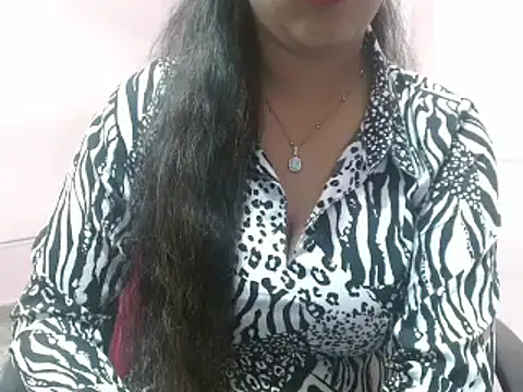 LovingPihu online show from 03/17/25, 08:18