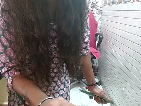 LovingPihu online show from 10/30/25, 05:31