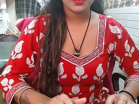 LovingPihu online show from 11/04/25, 05:39