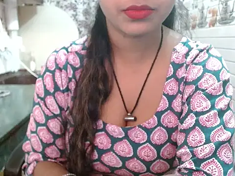 LovingPihu online show from 12/18/25, 05:46