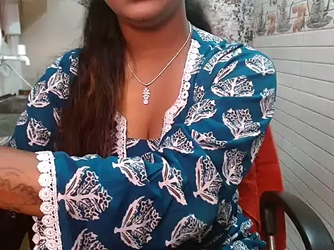 LovingPihu online show from 01/08/26, 07:43