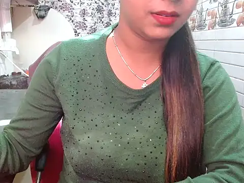 LovingPihu online show from 02/06/26, 07:12