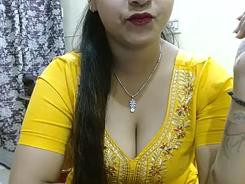 LovingPihu online show from 04/07/26, 05:08